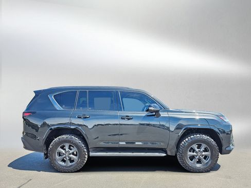 Used 2025 Lexus LX 700h Overtrail w/ Accessory Package (Z1) AWD/4WD image 6