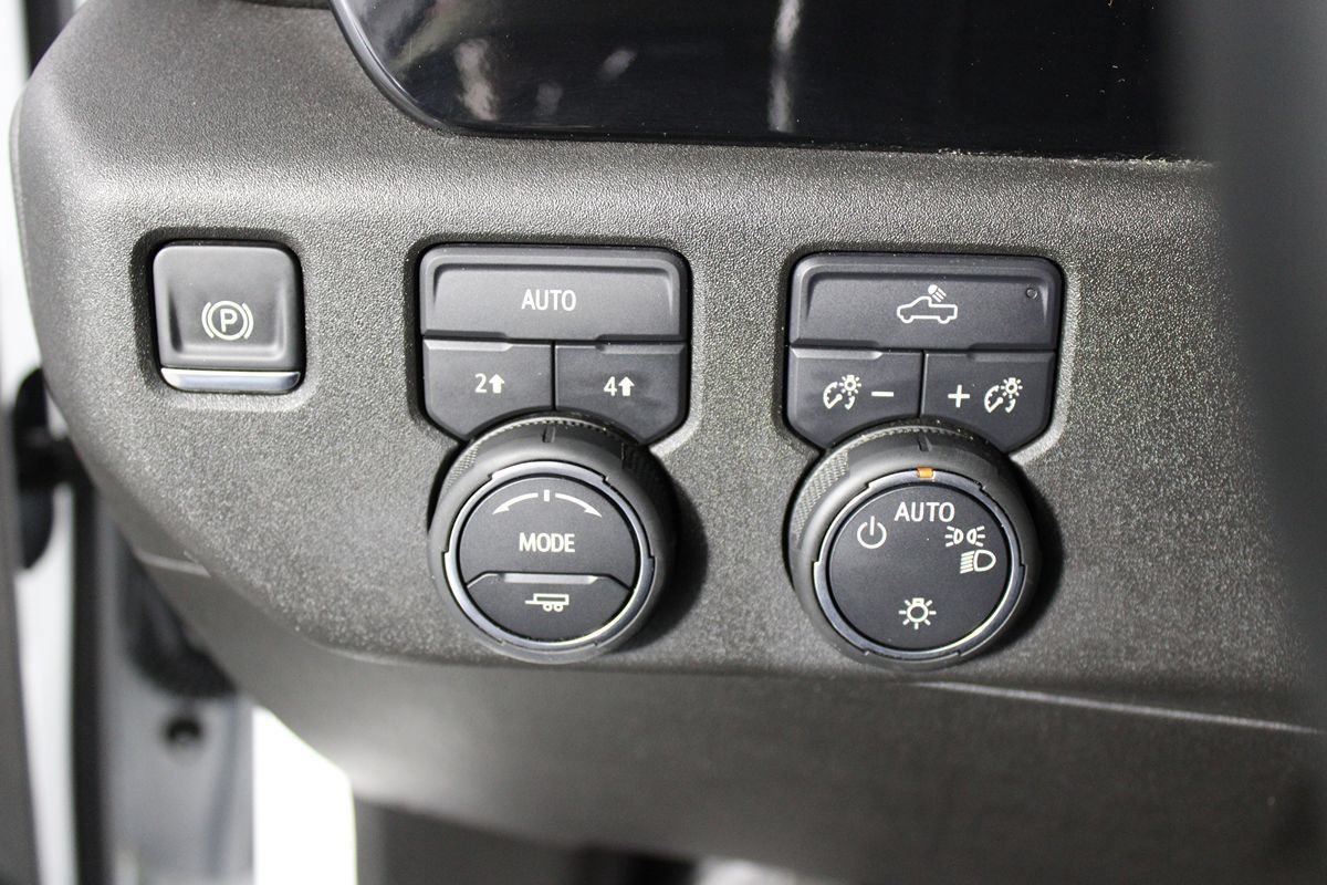 Used 2025 Chevrolet Silverado 1500 LT AWD/4WD image 7