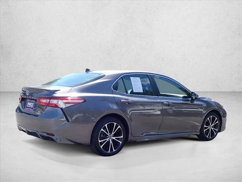 Used 2020 Toyota Camry SE FWD image 4