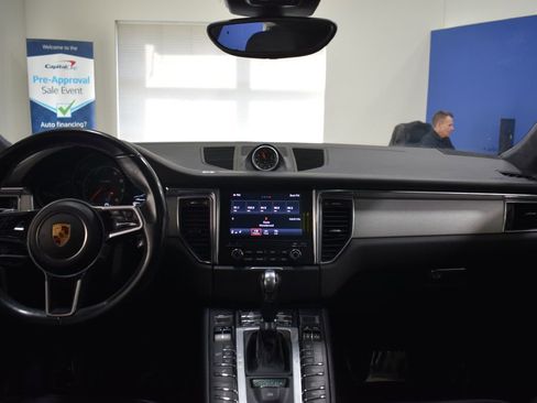 Used 2017 Porsche Macan Turbo image 11