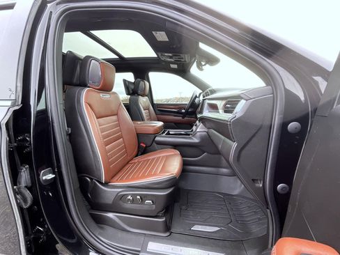 Certified 2023 GMC Yukon Denali Ultimate image 15