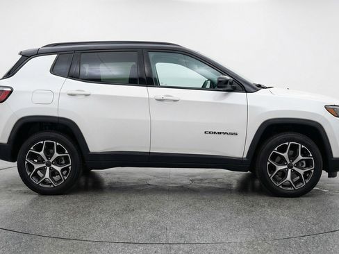 Used 2025 Jeep Compass Limited AWD/4WD image 11