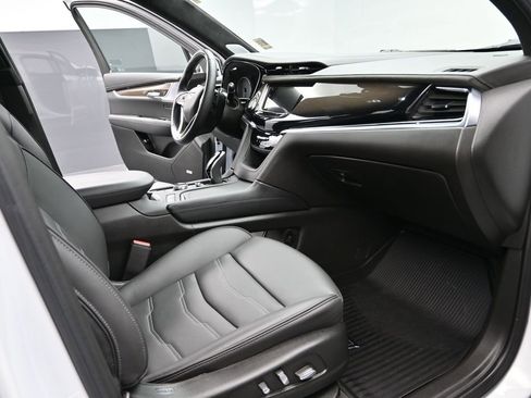 Certified 2025 Cadillac XT6 Premium Luxury w/ Platinum Package AWD/4WD image 21