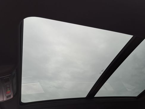 Certified 2024 Volkswagen Tiguan SEL R-Line image 28