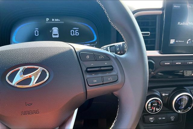 Used 2025 Hyundai Venue SEL FWD image 16