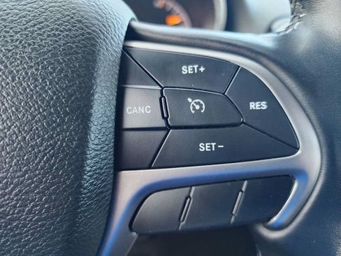 Used 2021 Jeep Grand Cherokee Laredo X AWD/4WD image 19