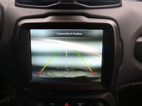 Used 2021 Jeep Renegade Latitude image 19