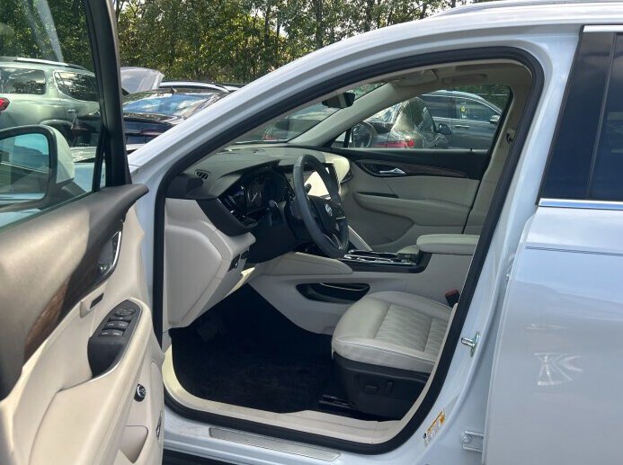 Used 2023 Buick Envision Avenir AWD/4WD image 7