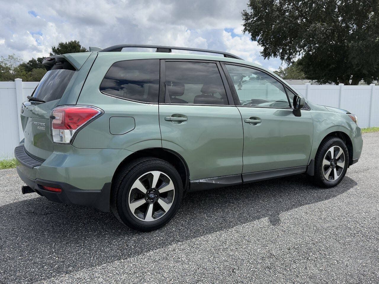 Used 2017 Subaru Forester 2.5i Premium w/ All-Weather Package AWD/4WD image 4