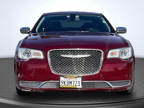 Used 2018 Chrysler 300 Touring w/ Chrome Appearance Package RWD image 3