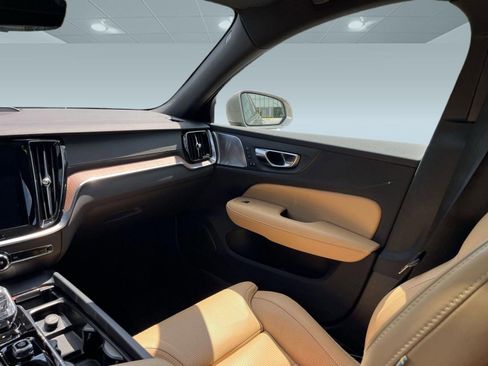Certified 2025 Volvo V60 B5 Cross Country Ultra image 24