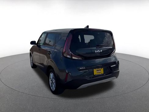 Used 2025 Kia Soul LX w/ LX Technology Package FWD image 9