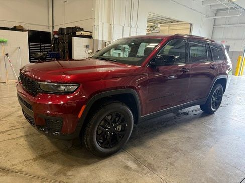 New 2025 Jeep Grand Cherokee L Laredo image 5