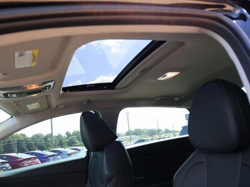 New 2025 Hyundai Elantra Limited image 26