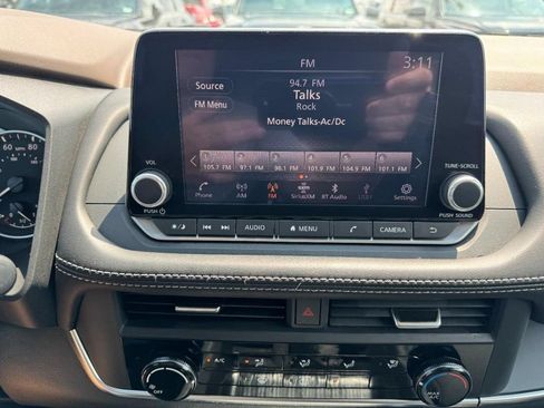 Used 2023 Nissan Rogue S AWD/4WD image 19