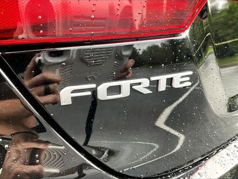 Used 2024 Kia Forte LXS FWD image 23
