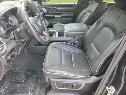 Used 2020 RAM 1500 Limited w/ Black Appearance Package AWD/4WD image 4