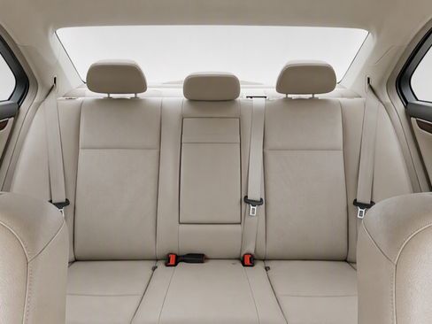 Used 2010 Mercedes-Benz C 350 Sport image 23