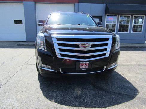Used 2017 Cadillac Escalade ESV Luxury image 7