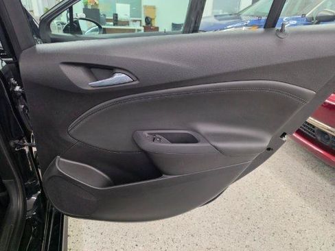 Used 2018 Chevrolet Cruze Premier FWD image 39