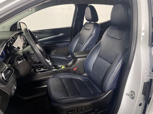 Used 2022 Chevrolet Bolt EUV LT w/ Convenience Package image 12