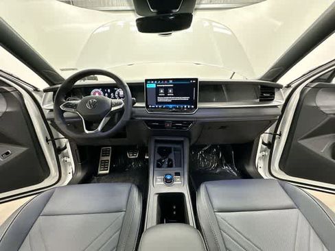 New 2026 Volkswagen Tiguan SE R-Line image 19