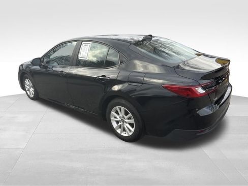 Used 2025 Toyota Camry LE image 14