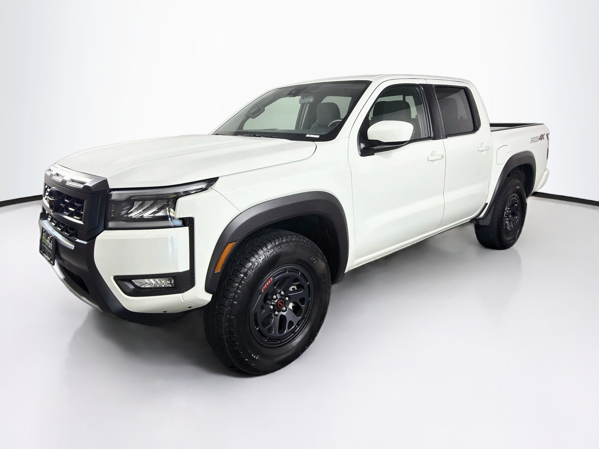Used 2026 Nissan Frontier PRO-4X AWD/4WD image 3