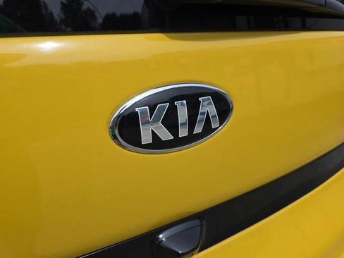 Used 2015 Kia Soul ! FWD image 10