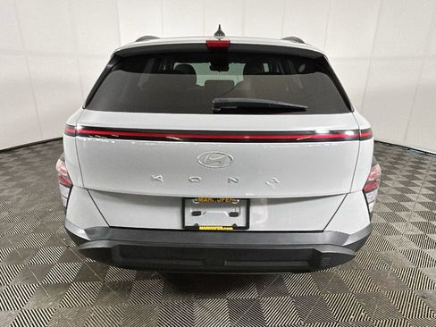 Used 2025 Hyundai Kona SEL FWD image 4