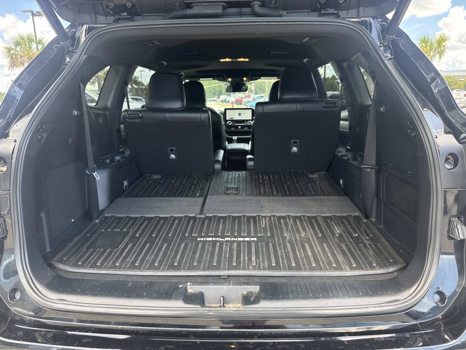 Used 2023 Toyota Highlander XSE FWD image 8