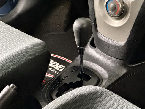 Used 2010 Toyota Yaris Sedan image 31