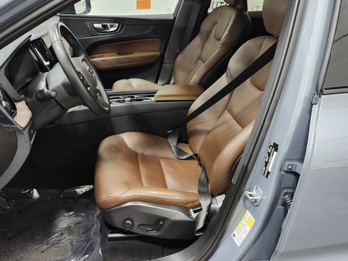 Used 2024 Volvo XC60 B5 Plus image 24