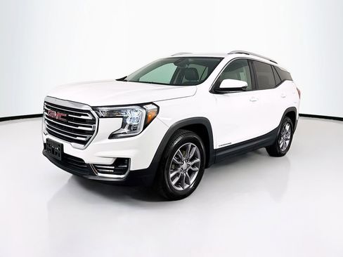 Used 2023 GMC Terrain SLT image 3