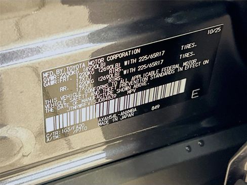 New 2025 Toyota RAV4 XLE image 34