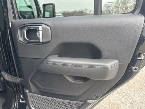 Used 2023 Jeep Wrangler Sahara image 49