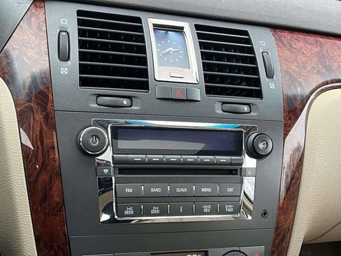 Used 2007 Cadillac DTS Luxury I w/ Sun And Sound Package image 24