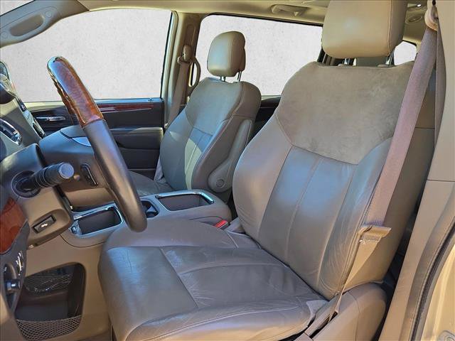 Used 2013 Chrysler Town & Country Limited w/ Luxury Group FWD image 16