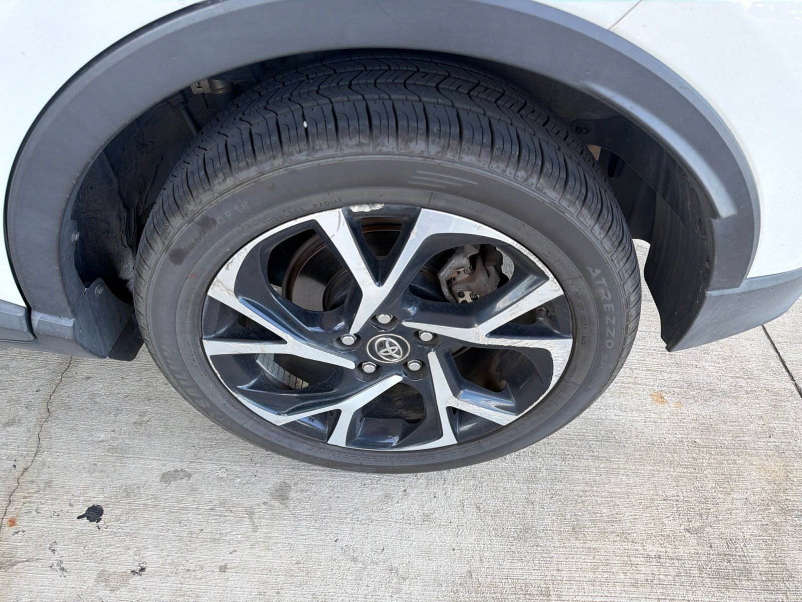 Used 2019 Toyota C-HR Limited FWD image 12