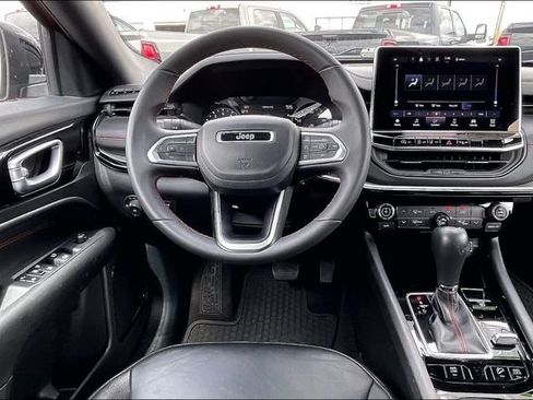 Used 2025 Jeep Compass Trailhawk AWD/4WD image 5