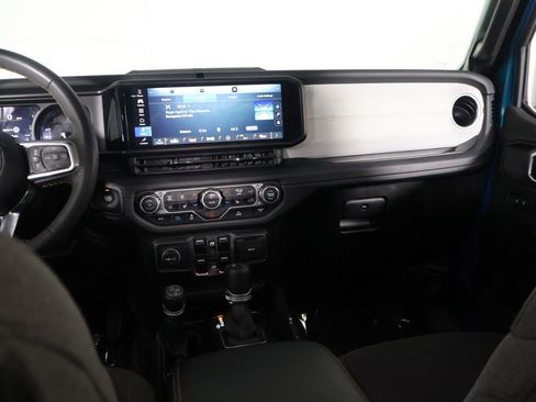 Used 2024 Jeep Wrangler Unlimited Sahara AWD/4WD image 31