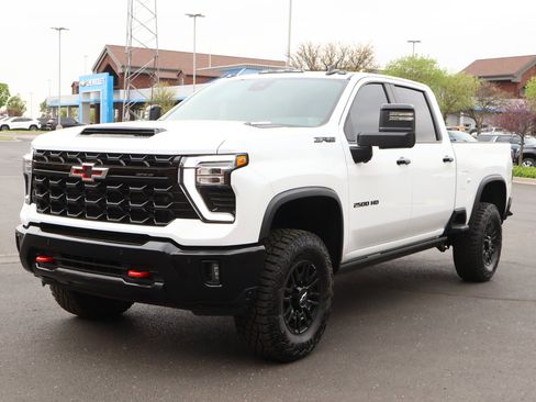 New 2026 Chevrolet Silverado 2500 ZR2 w/ LPO, Dark Essentials Package AWD/4WD image 32