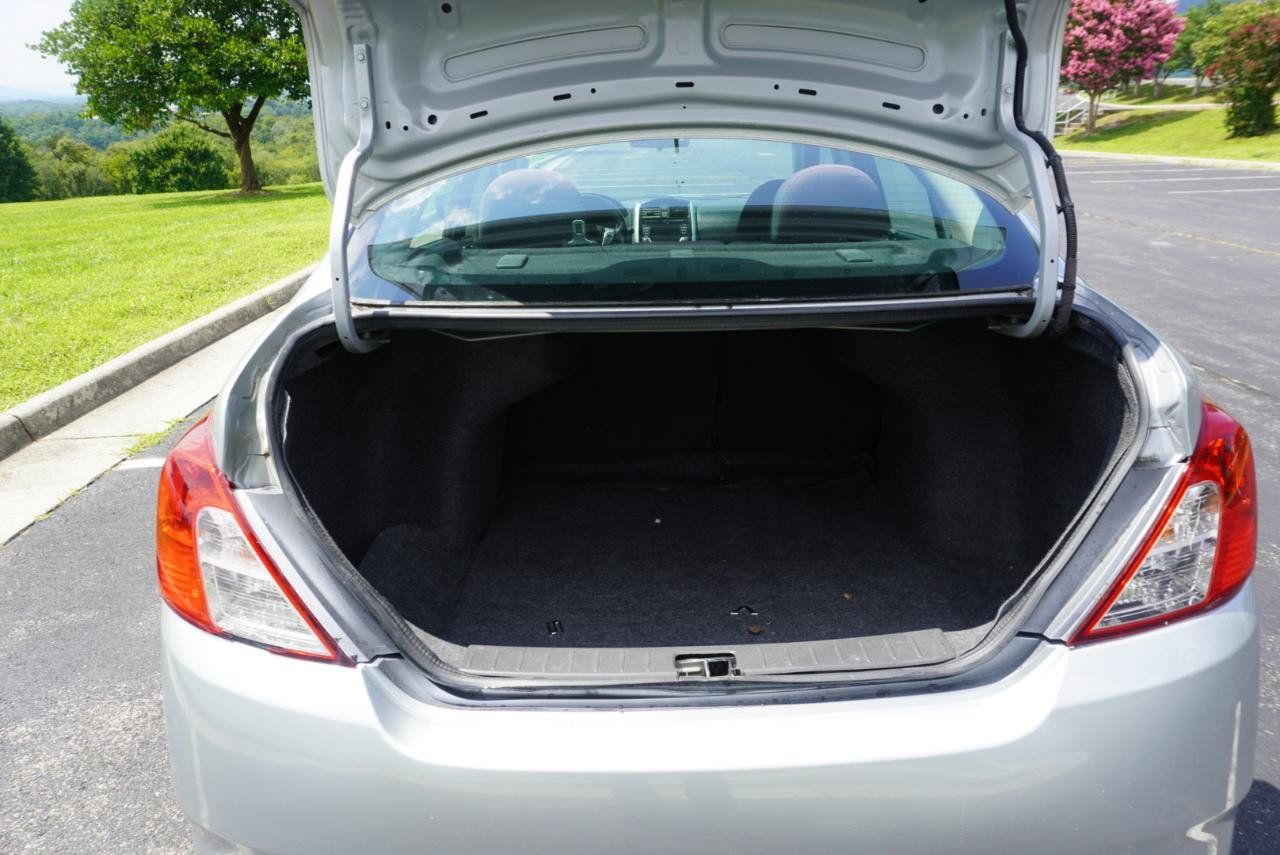 Used 2017 Nissan Versa SV w/ SV Special Edition Package FWD image 12