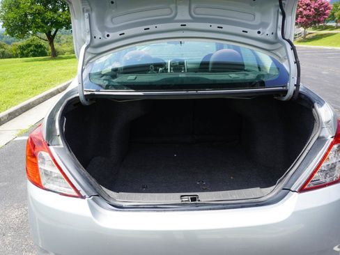 Used 2017 Nissan Versa SV w/ SV Special Edition Package FWD image 12