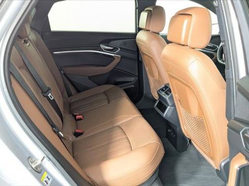 Used 2022 Audi e-tron Premium Plus w/ Premium Plus Package image 18