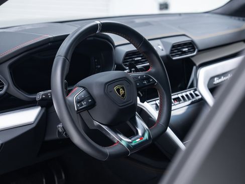 Used 2021 Lamborghini Urus image 29