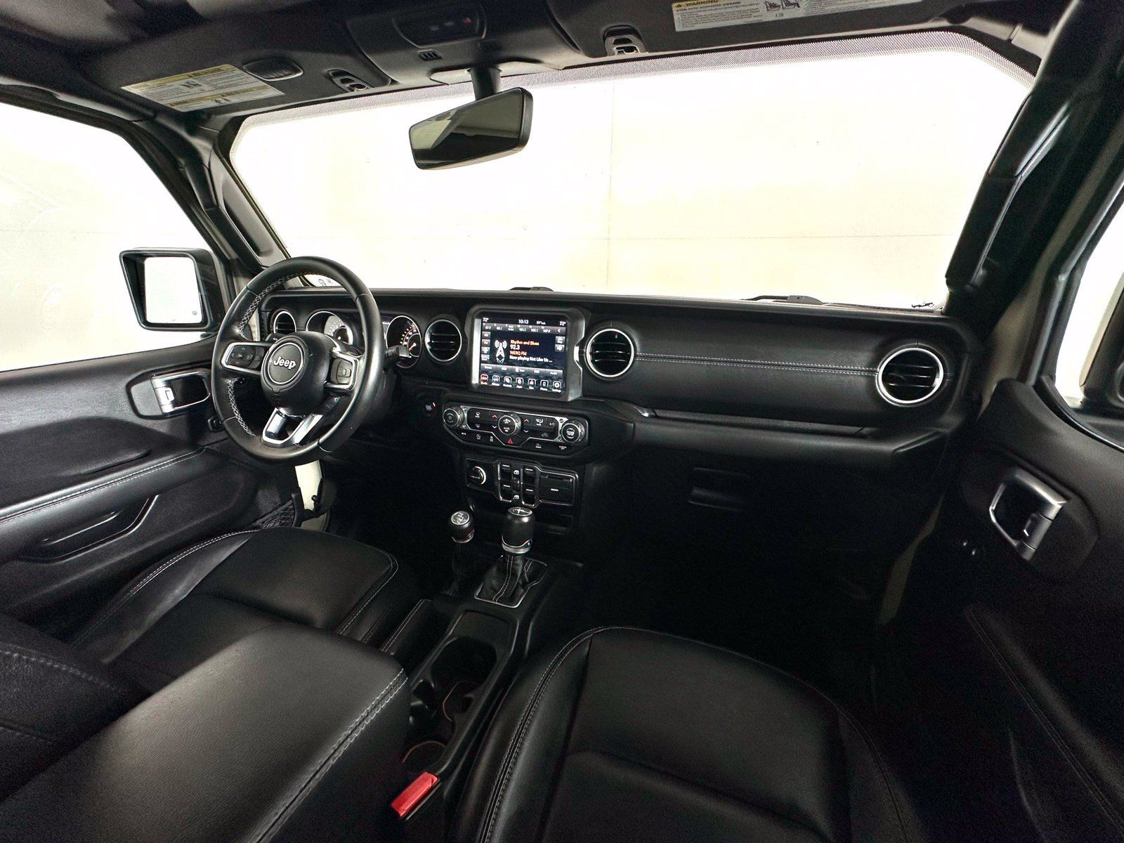 Used 2022 Jeep Gladiator Overland w/ Popular Equipment Package AWD/4WD image 2