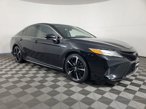 Used 2020 Toyota Camry XSE image 2