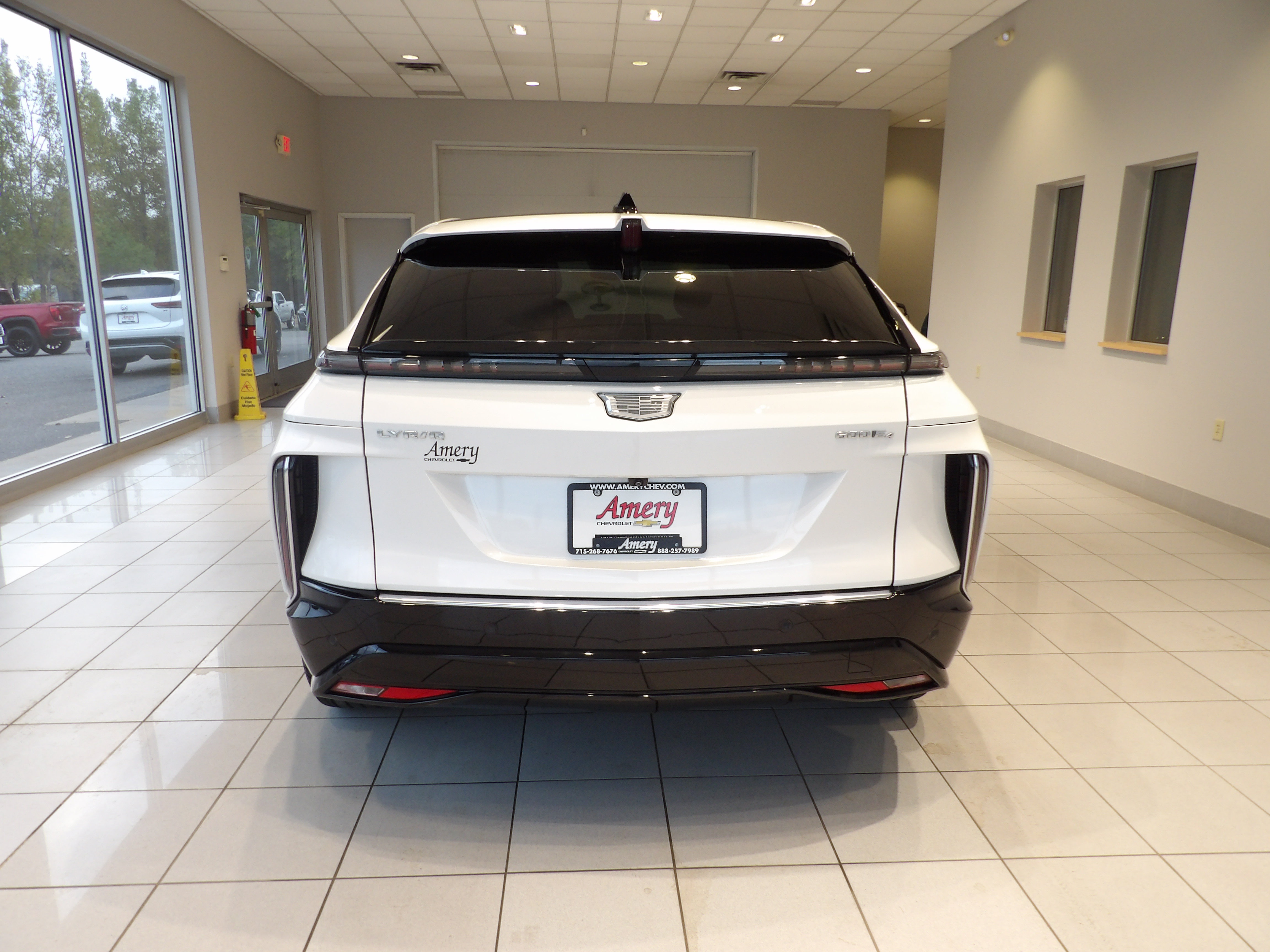 Used 2024 Cadillac Lyriq Luxury AWD/4WD image 5