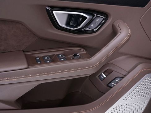 Used 2023 Lamborghini Urus S image 35